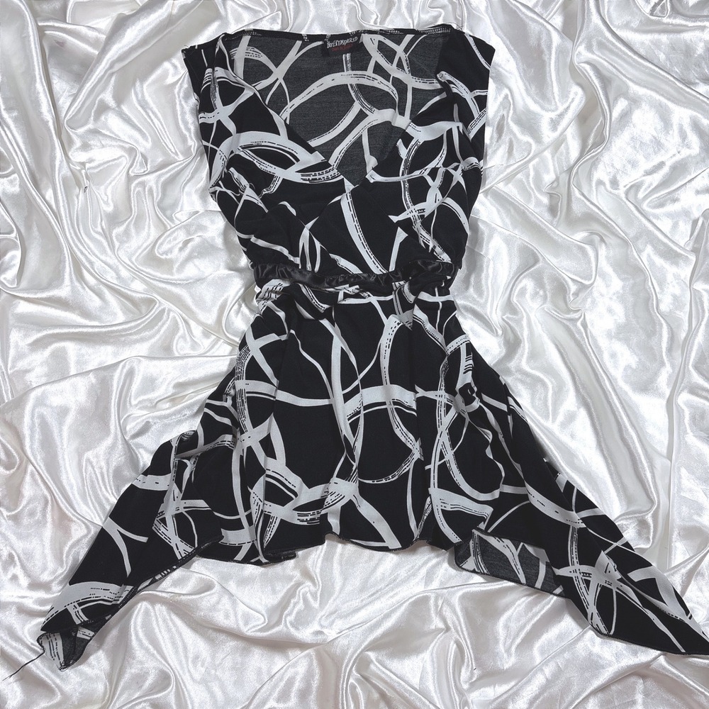 y2k Hot Tempered Top Black Good Geometric Sharkbite Hem Empire Waist Plus 3X
